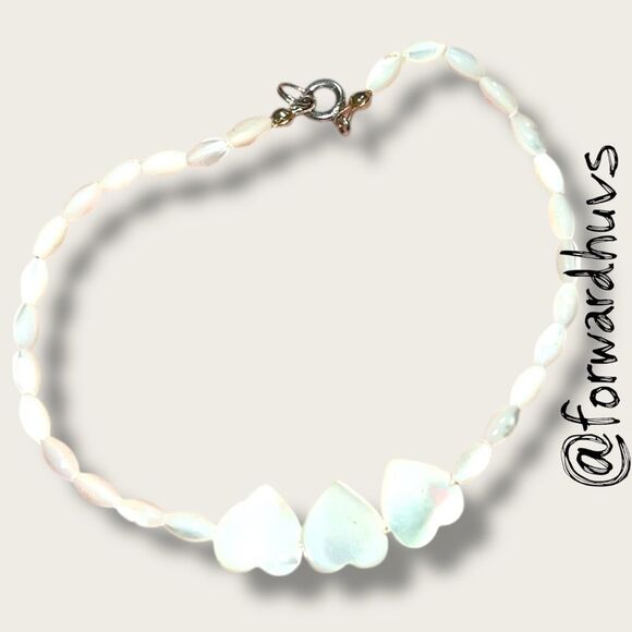 Mother of Pearl Heart Bracelet 9.75” Long - Picture 3 of 9